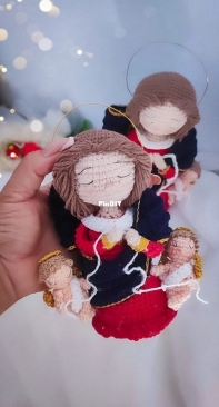 Ju Ribeiro Crochet - Ju Ribeiro - Juscelia de Fátima Ribeiro - Mary Untier of Knots - Mini Nossa Senhora Desatadora dos Nós - Portuguese