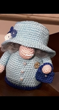 gnome queen elizabeth