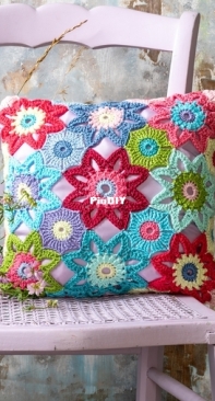 Anchor Crafts - Anchor studio - Cool Flower patchwork cushion - Free