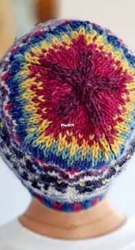 Gealán Beanie by Ciara Ní Reachtnín