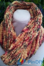Catch My Eye Cowl by Louise Fitzpatrick/FitzBirch Crafts-Free