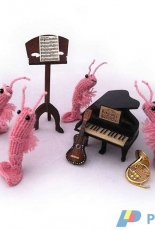 Knitted Prawn by Hannah Loveless /Nutty Knitting-Free