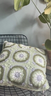 Gek op Haken - Crochetlife - Martine de Regt - Tiles Cushion - Tegeltjes Woonkussen - Dutch