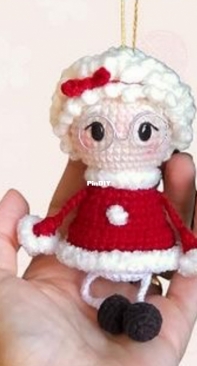 Vocininha Amigurumi - Karolina Alvarenga - Ornament Mommy Noel - Mamãe Noel Bambolina - Portuguese - Free