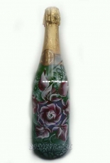Bottle and glass decor for wedding.