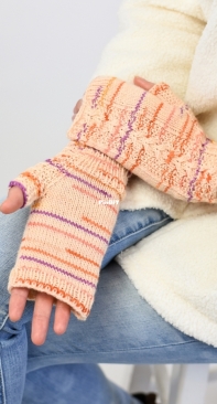 Honeysuckle Mitts by Rachel Brockman-Free