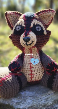 Strange Things By Joyce - Cuddly Crafts - Joyce Vlietstra - Wicked wildlings - Moonmask - Raccoon - Free