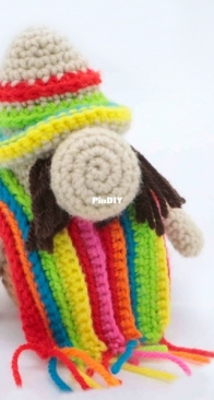 Stringy Ding Ding - Olive - Mexican Gnome Amigurumi - Free