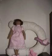 inicial con muñeca