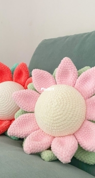 Zazoolia _ no sew flower pillow crochet pattern _ English