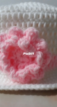 Wool hat with flowers