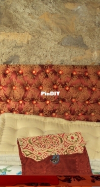 Capitonne bed headboard with cold porcellane flower buttons