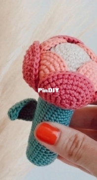 Malea Handmade - Malea Boutique - Melanie Komorski - Flower Rattle - Blumenrassel - German - Free