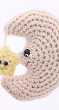 Stringy Ding Ding - Olive - Moon and Star Amigurumi - Free