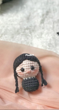 Tata Gurumi - Renatha Abreu - Wednesday Addams - Wandinha Addams - Portuguese - Free