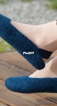 Pia slippers by Olga Beckmann-Free