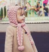 Mon Petit Violon - Pom-Pom Scarf with Hoodie