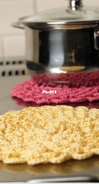 Coats & Clark - Red Heart  LC3100 Pretty Petals Potholder - Free