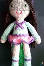 Muñeca minifalda rosa