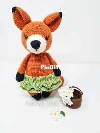 Pink Tomato Crochet - Josephine Laurin -  Flora the Fox