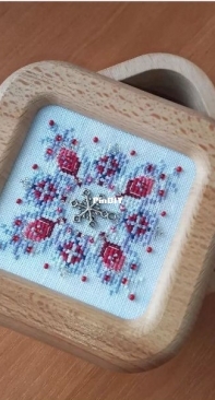 Just Nan "Candy cane snowflake"