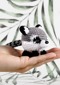 AmiFan - Yvette Riedstra - Wally the raccoon - English, German and Dutch - Free