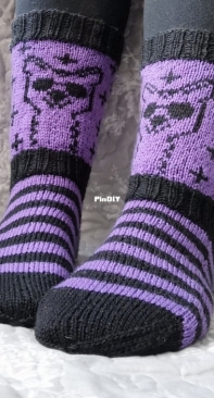 No drama for this Llama Socks by Anu Vehkomäki-English,Finnish-Free