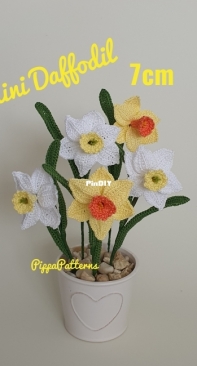 Pippa Patterns - Connie Rockliff - mini daffodil - English