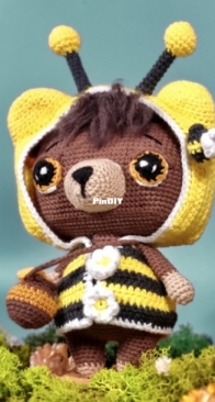 Lyra Lune Designs - Ruxandra Dumitrascu - Maple
