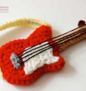 AmiEggs - Clara Bayarri - Guitar