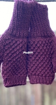 Narragansett Fingerless Mitts by Jessica Ays