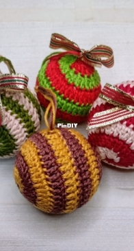 Duas Arteiras - Suely Teresinha Beggiato e Isabela Baccaro - Spiral Christmas Balls - Bolas Natalinas Espiral - English - Free