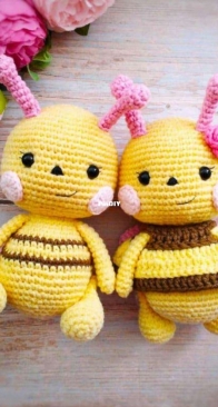 Uliya Ross - Uliya Rossamakhina - Bee - Abeja - Spanish - Translated - Free