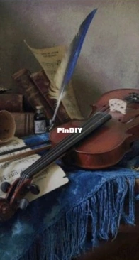 NaDiMa 079-Violin on blue velvet
