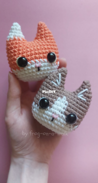 Frog on a Walk - Cat Head - Free