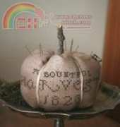 Heartstring Samplery - Bountful Harvest Pinkeep