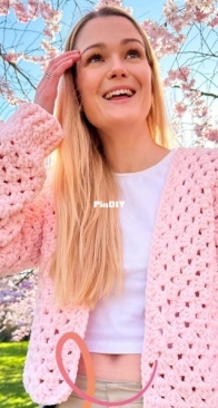 Hobbii - Manatee Squares - Hexi Honey Bunny Solid Cardigan - Free