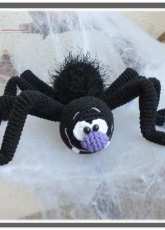 Babsies hook - Barbara Saboth - Spider Spider on the wall - German