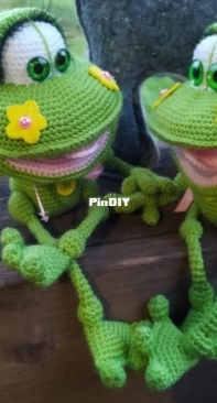 Esbelova - Elena Belova - Frog - Translated