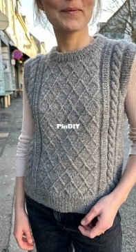 Moby Slipover by PetiteKnit - English
