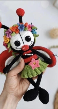 Olya and Toys - Olga Shkarlatyuk - Ladybug
