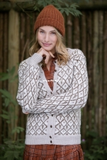 Dale Gull 392-03 Stølsjakke & lue by Dale Garn– Norwegian – free