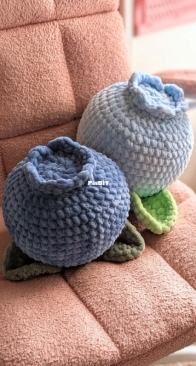 Avalon crochets _ crochet Blueberry pillow pattern _ English