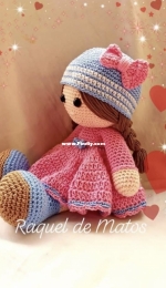 Raquel de Matos Crochê Moderno and Mirian Akemi crochet - Raquel de Matos  and  Mirian Akemi  - Doll wearing hat  - Boneca Com Touca - Portuguese