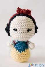 Electric Bunny Crafts- Gina Fiorito - Princess Snow White Amigurumi Doll