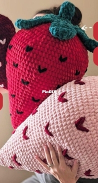 Avalon Crochets - Avalon Evans - Strawberry Pillow: Small, Medium, Giant