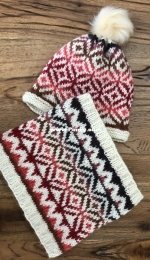 Ombré Diamonds Cowl & Hat by Miranda Rijks-Free