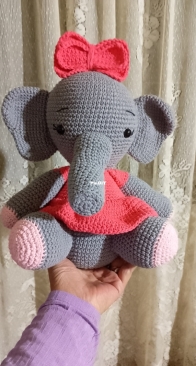 Elea the flirtatious little elephant