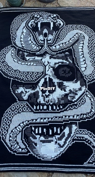 AdO Crochet Designs - Anneke den Outer - Snake and Skull Interlocking Filet