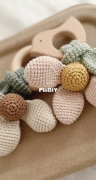 maleaboutique  -  Flower Grasping Toy - English